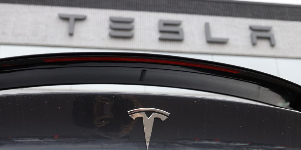 Tesla-investeerders maken de weg vrij voor een aandelensplitsing en stemmen met het bedrijf over de meeste biedingen
