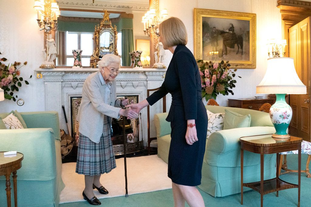 La reine Elizabeth II de Grande-Bretagne, le nouveau chef du parti conservateur et la première ministre britannique élue Liz Truss