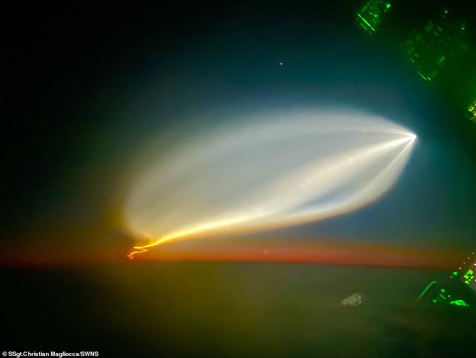 Niet voor de eerste keer werd de buitenaardse ontmoeting later geïdentificeerd als gekoppeld aan de lancering van de SpaceX-satelliet