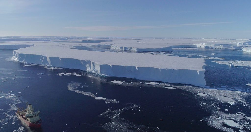 Volgens wetenschappers is de kans groot dat de gletsjer binnen drie jaar in zee zal vallen.  