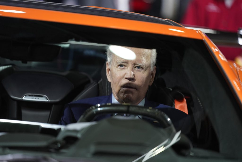Biden, 'Automan', promoot elektrische auto's op de Detroit Auto Show