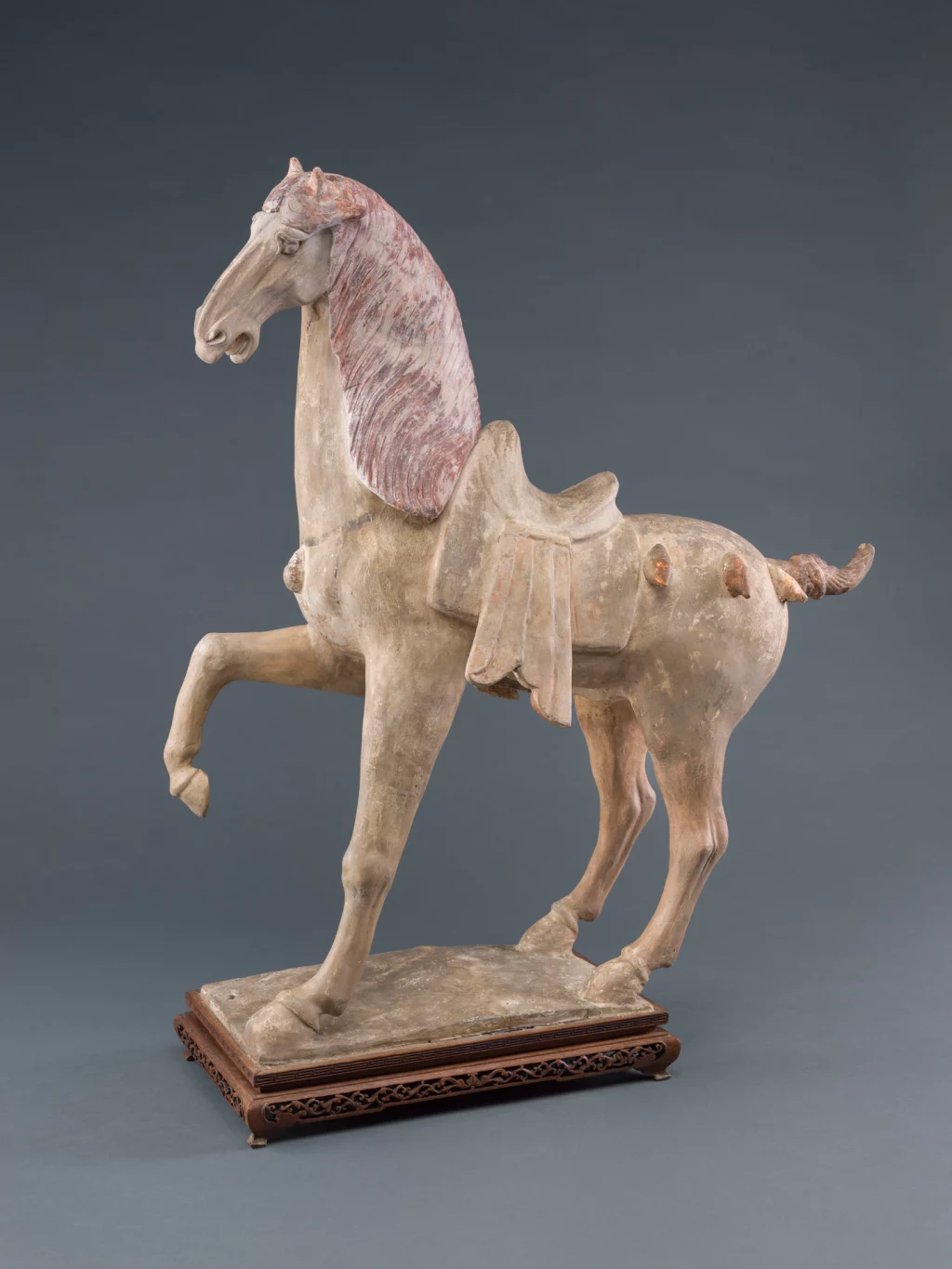Kunst ontmoet wetenschap bij de analyse van een oud dansend paardenstandbeeld