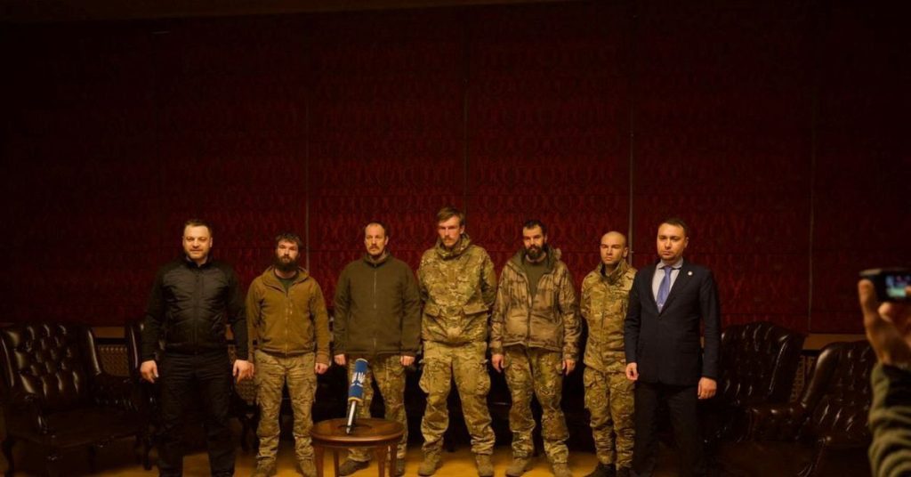 Oekraïne zegt dat Rusland 215 Oekraïners vrijlaat die worden vastgehouden na de slag om Mariupol