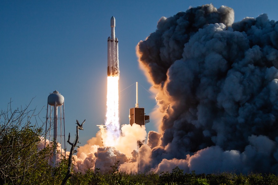 Na drie jaar wachten, zou SpaceX's Falcon Heavy later deze maand opnieuw kunnen lanceren - Spaceflight Now