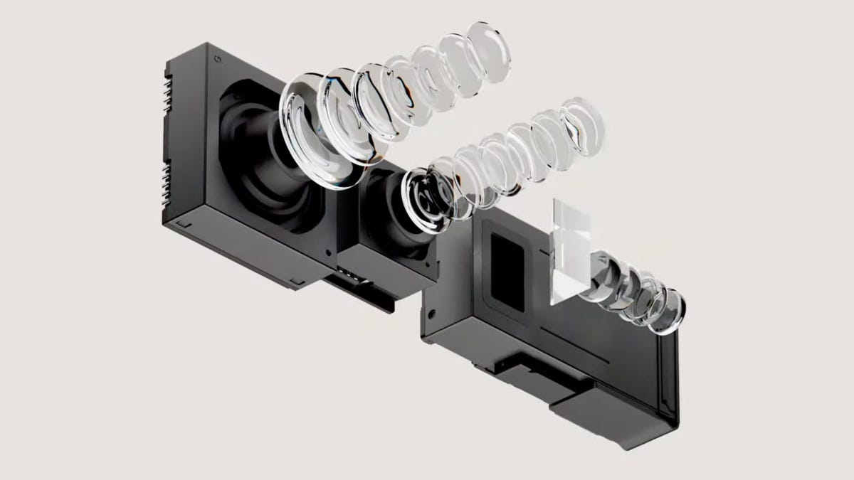 De afbeelding toont de drie camera's van de Pixel 7 Pro en een ontploffing van hun lenselementen
