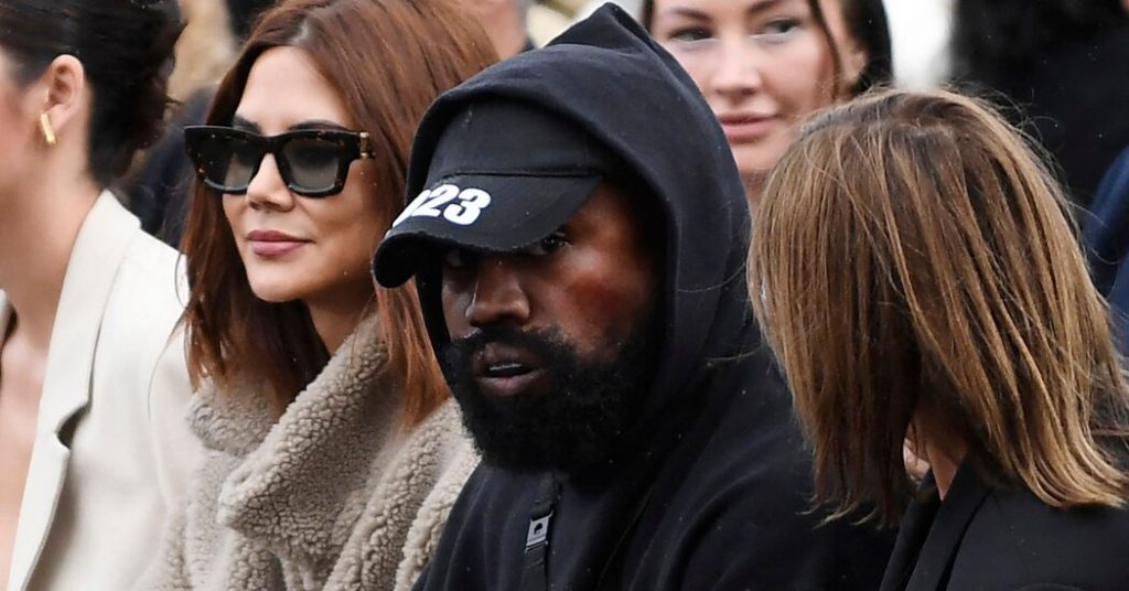 Het bedrijf zegt dat Kanye West een escorte is van het kantoor van Skechers