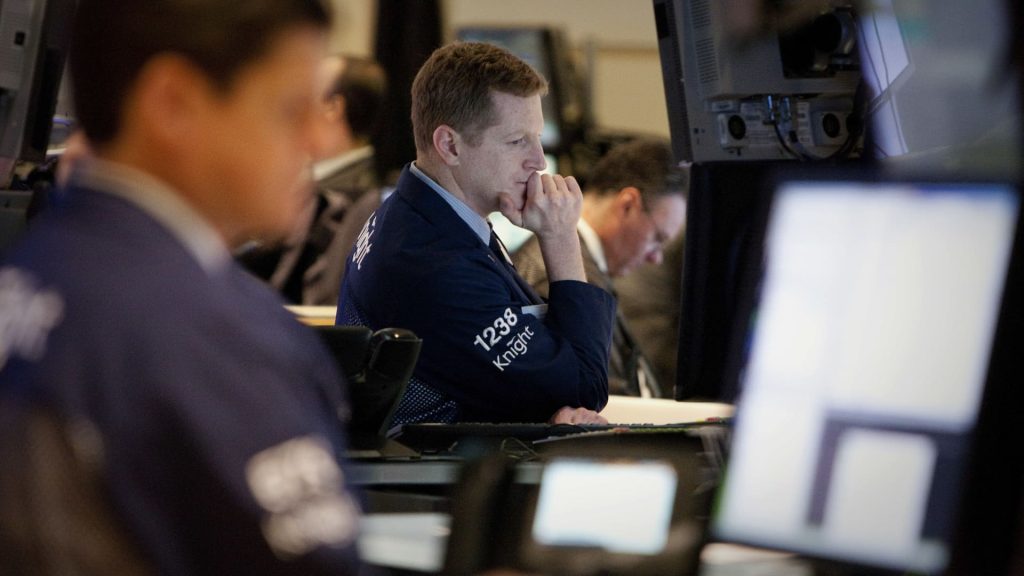 De Dow Jones opende 300 punten lager doordat stijgende rendementen de angst voor een recessie aanwakkerden