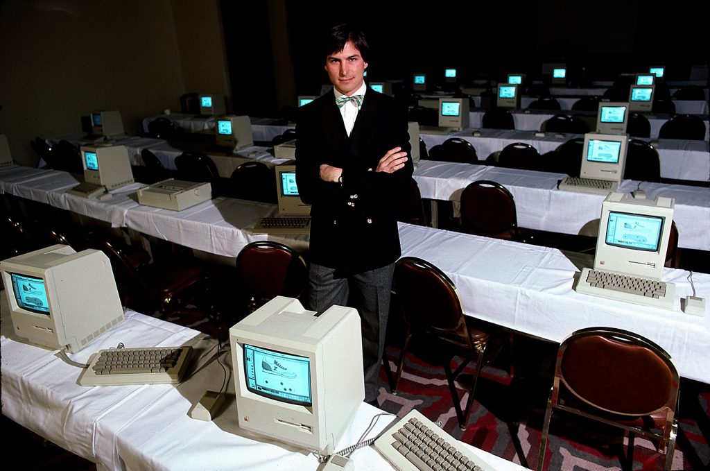 Toen Steve Jobs in 1976 medeoprichter was van Apple, bood hij Alcorn-aandelen aan in ruil voor het oplossen van enkele technische problemen.  Alcorn maakte de fout om in plaats daarvan een computer te bestellen. 