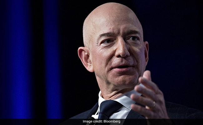 Jeff Bezos waarschuwt voor een recessie en adviseert mensen om deze feestdagen geen televisies en koelkasten te kopen