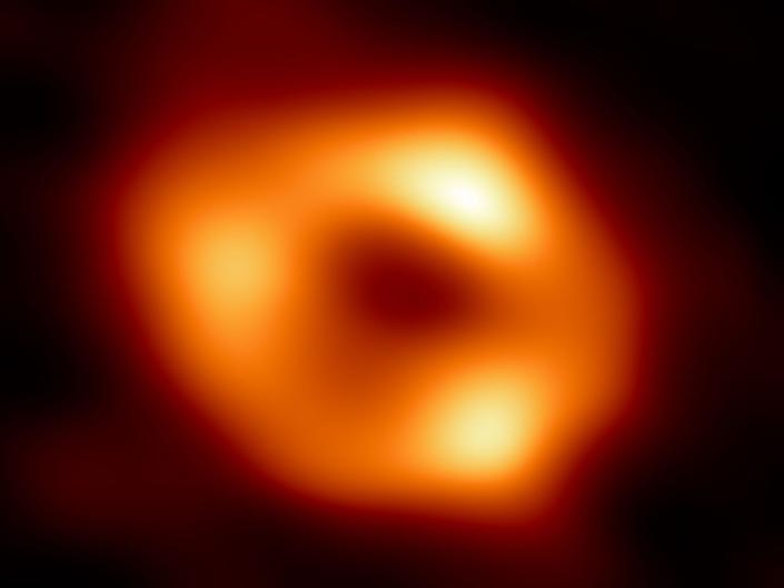 zwart gat afbeelding van oranje ring Sagittarius A*