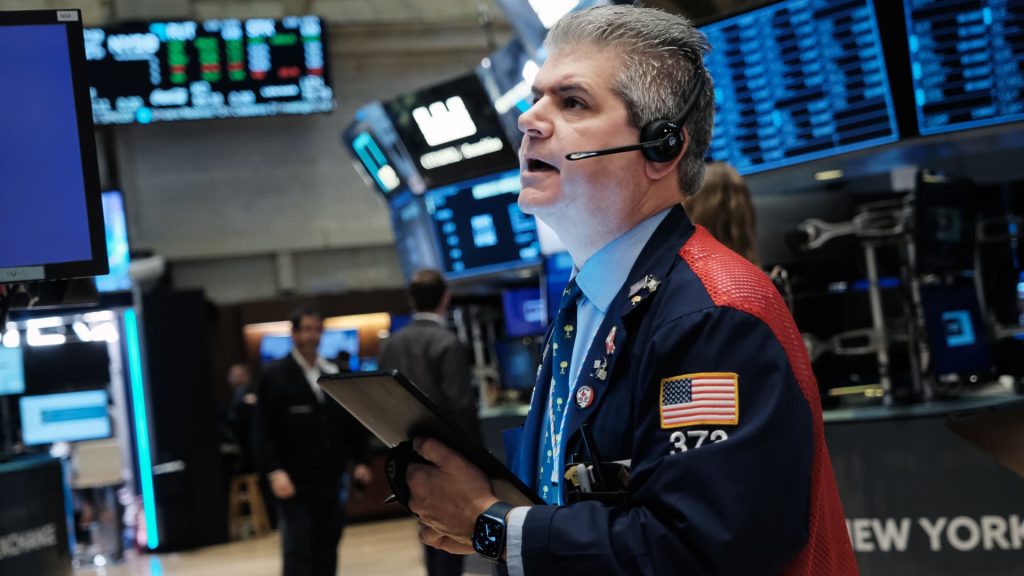 Aandelenfutures dalen terwijl Wall Street op de resultaten op de middellange termijn wacht