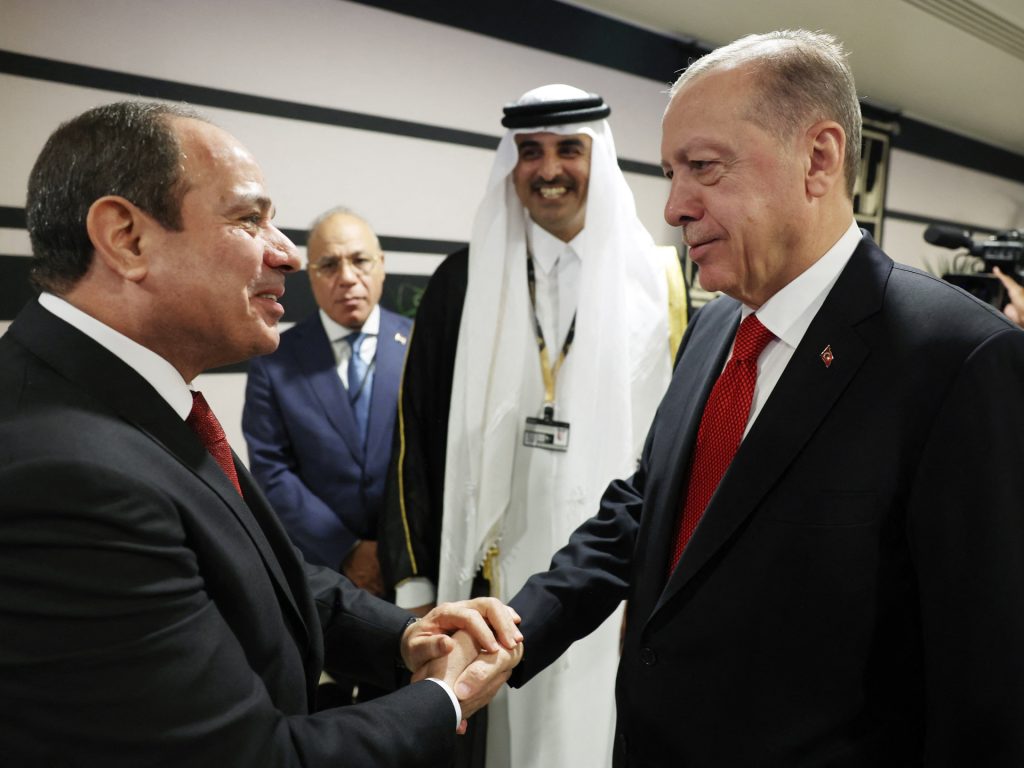 Egypte prijst de handdruk van Sisi en Erdogan als een nieuw begin in de betrekkingen |  Abdel Fattah El-Sisi nieuws