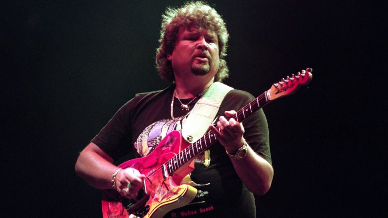 Jeff Cook, gitarist en mede-oprichter van de Alabama-band, is op 73-jarige leeftijd overleden