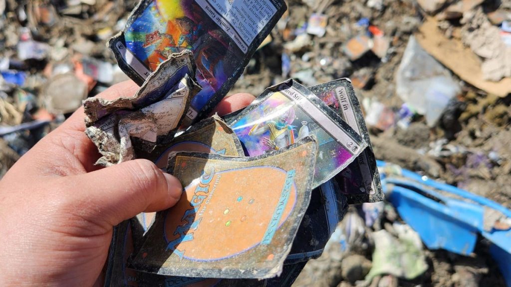 Ten minste $ 100.000 aan magische kaarten die op een stortplaats zijn gedumpt