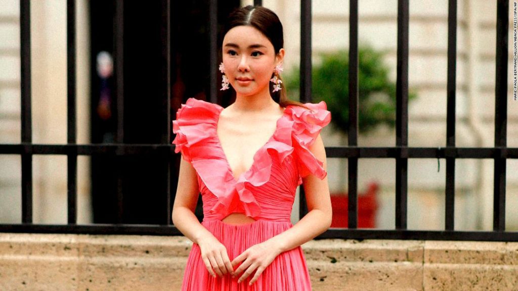 Abby Choi: De doorgesneden ex-man van het HK-model betrapt op de stoep terwijl hij probeerde te 'ontsnappen', zegt de politie
