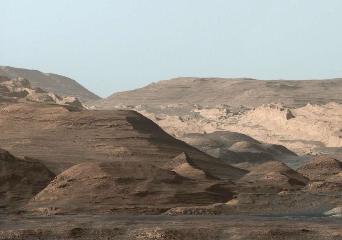 Nieuwsgierigheid maakte dit beeld van Paraitepuy Pass op Mars op 9 september 2015.