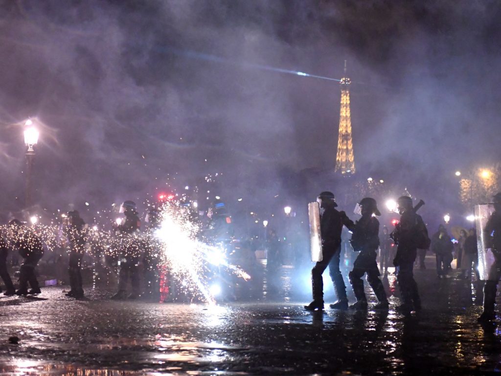 Botsingen tussen politie en pensioendemonstranten voor de tweede dag in Parijs |  Nieuws van de Europese Unie