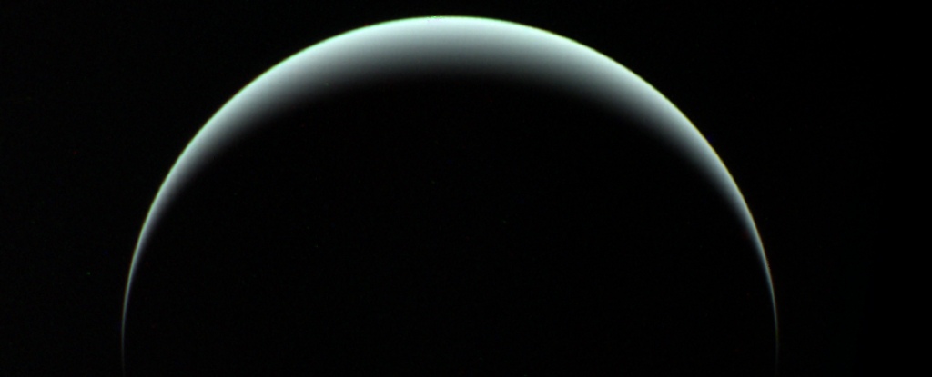Vreemd signaal tientallen jaren geleden wijst op verborgen oceanen in een baan om Uranus: ScienceAlert