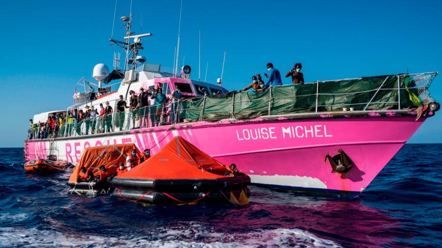 Italië neemt door Banksy gefinancierd reddingsschip in beslag naarmate migranten meer oversteken