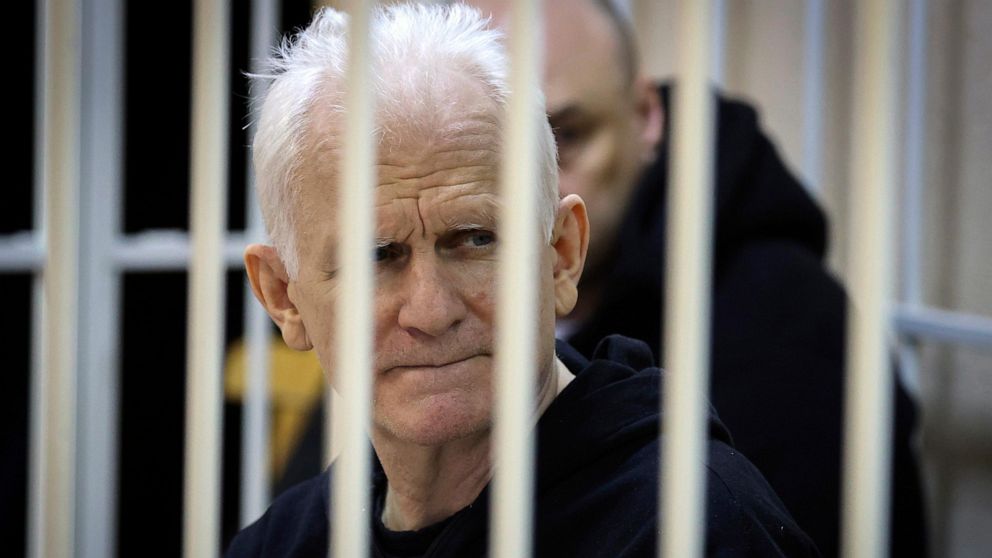 De Wit-Russische rechtbank zet Nobelprijswinnaar Bialiatsky voor 10 jaar gevangen