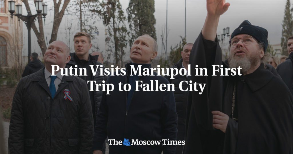 Poetin bezoekt Mariupol op zijn eerste reis naar de gevallen stad