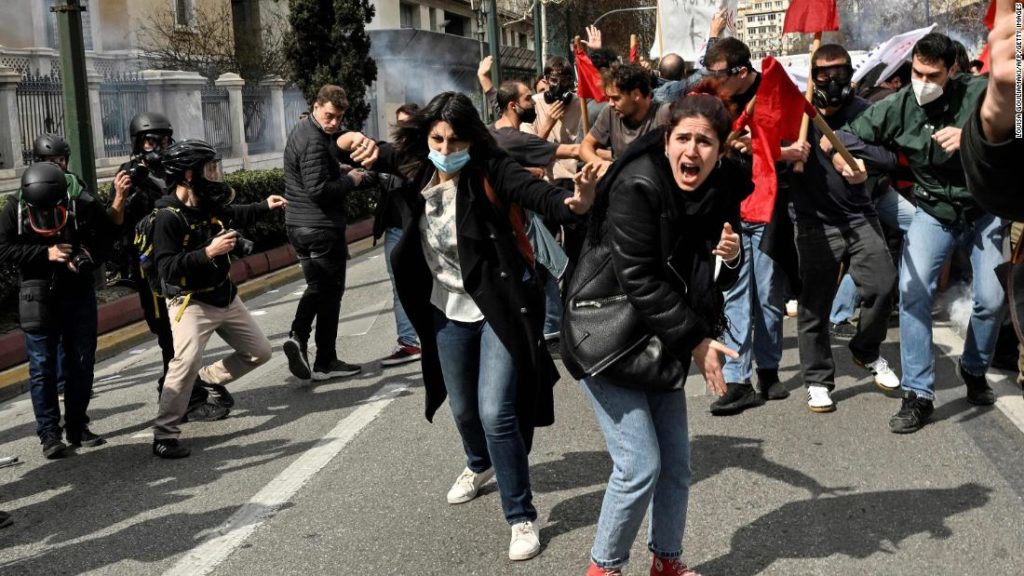 Treinongeval in Griekenland: Protesten laait op ondanks verontschuldiging Griekse premier