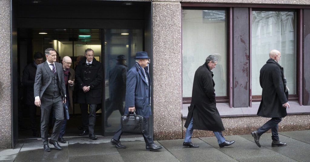 Zwitserse bankiers beschuldigd van bijna geen miljoenen meer in verband met de vriend van Poetin