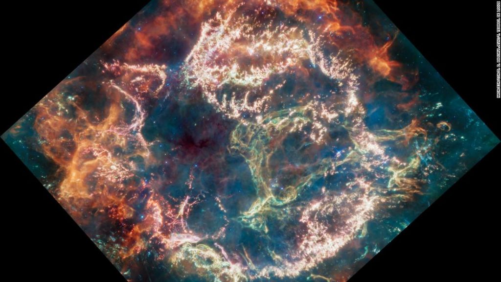 De Webb-telescoop legt het 'groene monster' vast in een jonge supernova