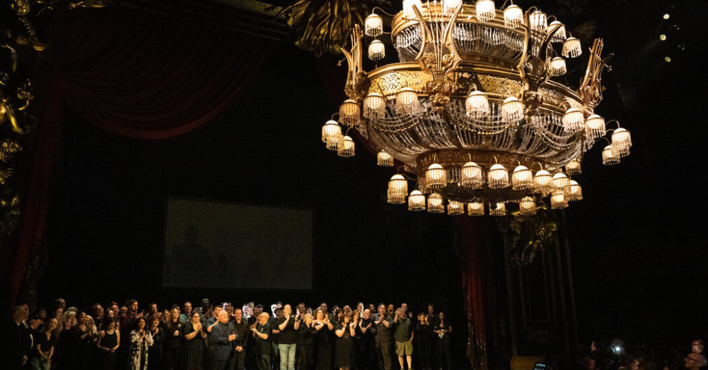 Met gejuich en tranen eindigt "The Phantom of the Opera" met een recordbrekend Broadway-optreden
