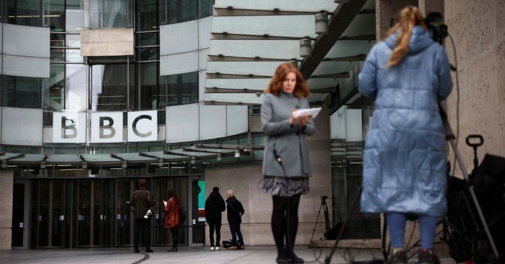 Sharp van de BBC neemt ontslag na het overtreden van de leenregels van Boris Johnson