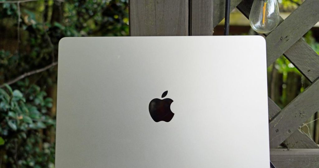 Uit gegevens van de ontwikkelaar blijkt dat de geruchten dat de 15-inch MacBook Air van Apple binnenkort zal verschijnen