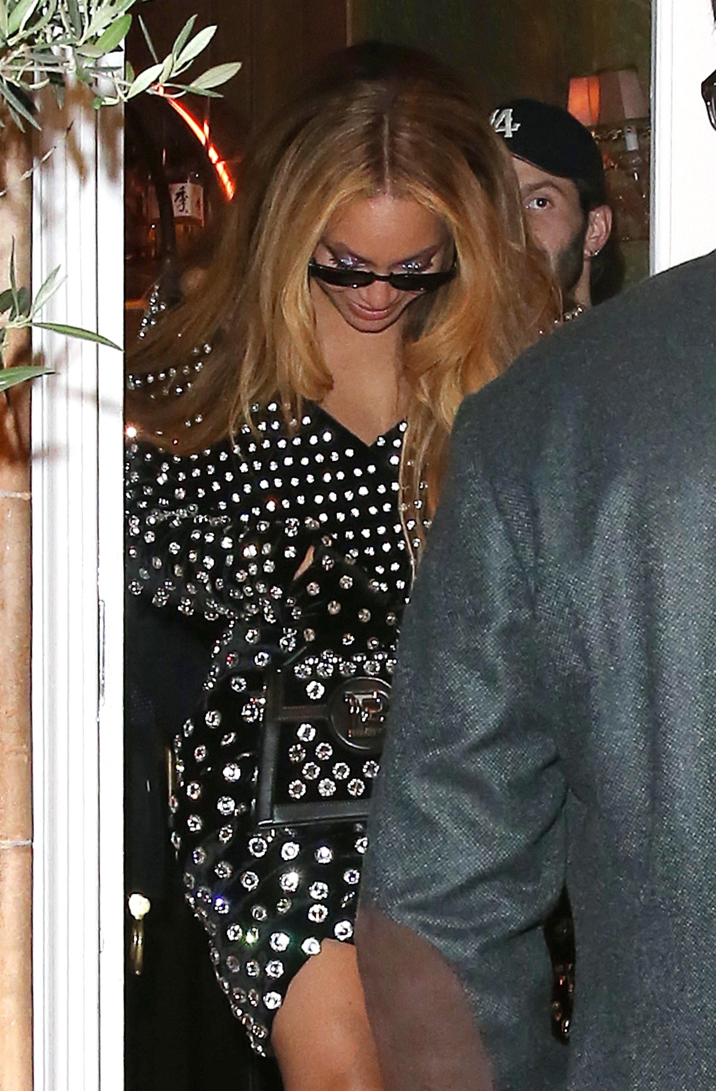 Beyoncé verlaat Harry's Bar in Mayfair, Londen.