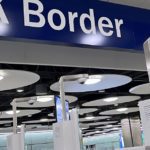 Groot-Brittannië zegt dat de elektronische grenspoorten weer in gebruik zijn nadat een stroomstoring voor vertragingen zorgde