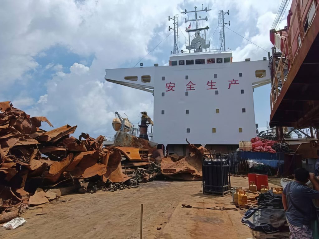 Maleisië neemt Chinees schip in beslag dat verdacht wordt van het plunderen van WO II-wrakken |  misdaad nieuws