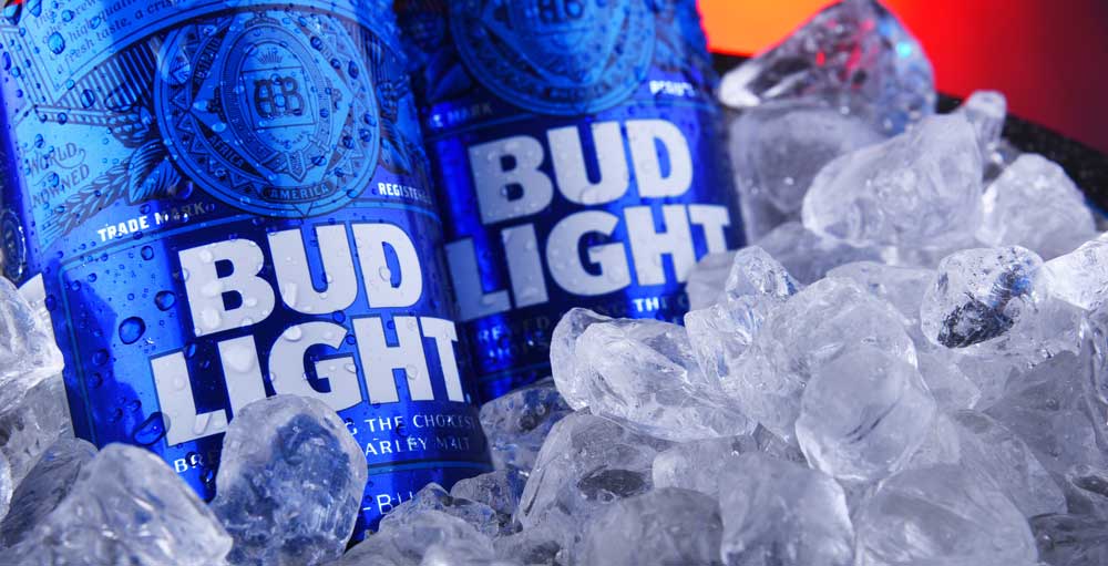 BUD-aandeel: winst van Anheuser-Busch klopt, maar Bud Light-boycot veroorzaakt hoofdpijn