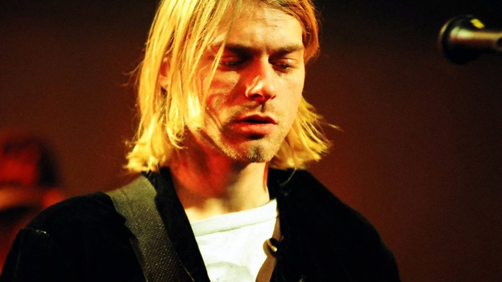 Een verwoeste Kurt Cobain-gitaar wordt verkocht voor ongeveer $ 600.000