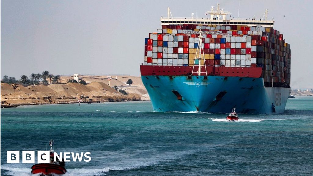 Het schip dat in het Suezkanaal voor anker lag, is nu weer vlot getrokken
