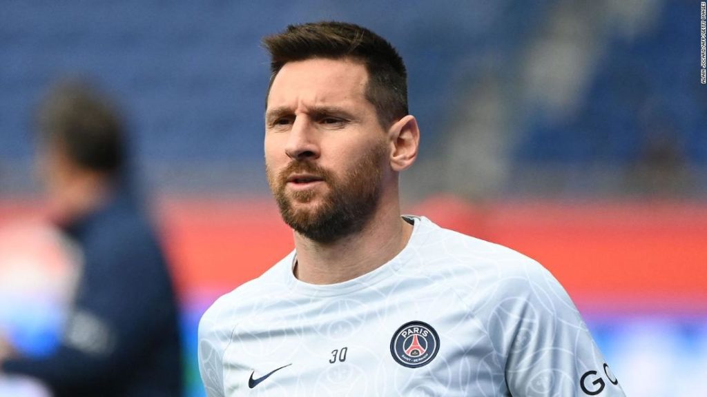 Lionel Messi is door Paris Saint-Germain geschorst na een ongeoorloofd bezoek aan Saoedi-Arabië