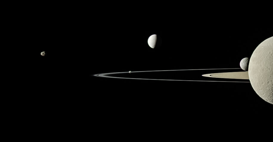 Saturnus voegt 62 nieuw ontdekte manen toe aan zijn totaal