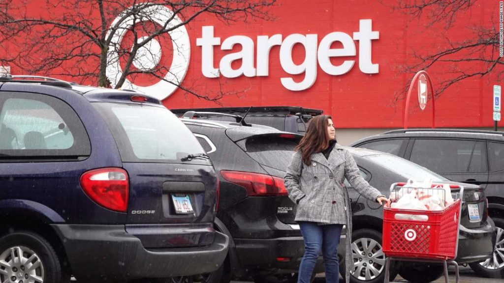 Target flitst een recessiewaarschuwing: shoppers kopen minder kleding en meer benodigdheden