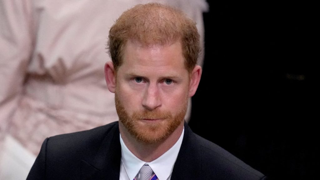 Koning Charles is 'teleurgesteld' over het gedrag van prins Harry