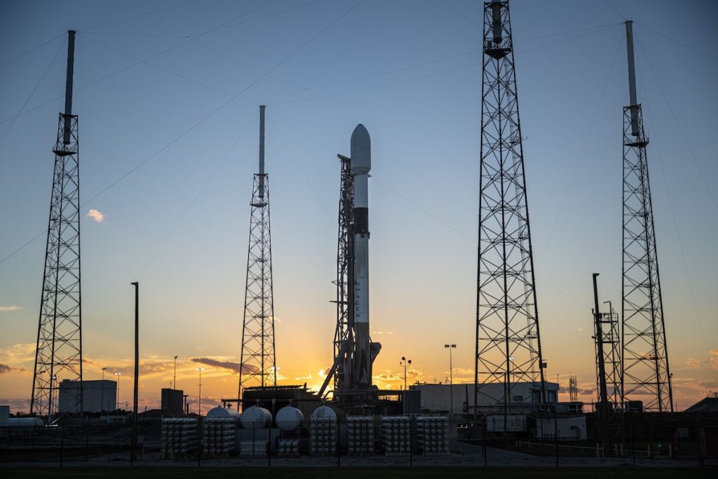 SpaceX gaat nog eens 53 Starlink-internetsatellieten lanceren - Spaceflight Now