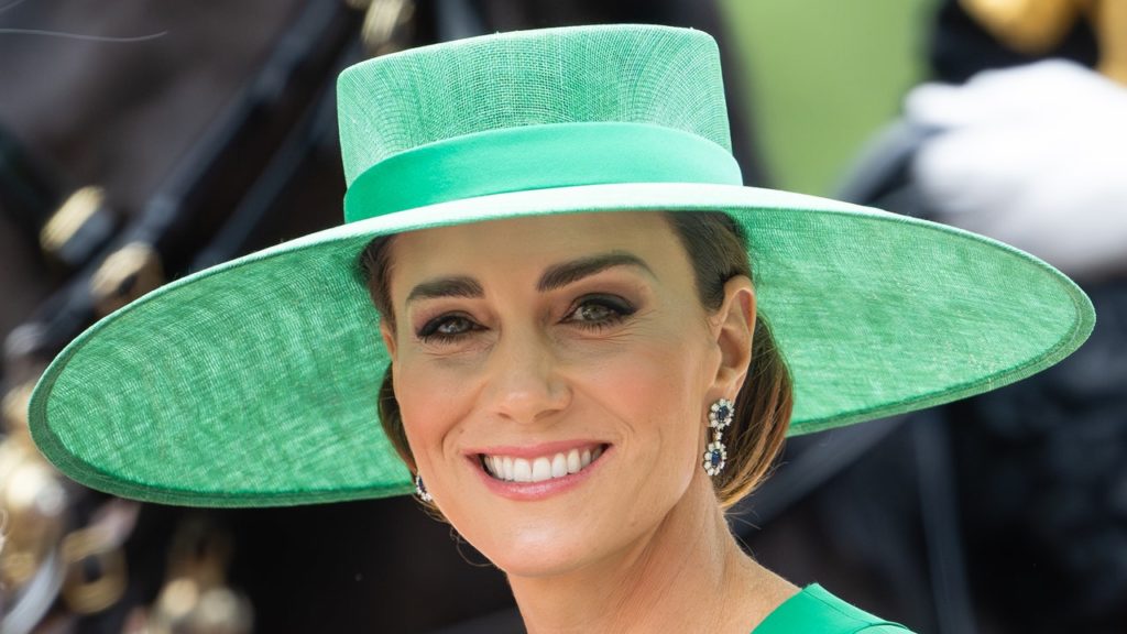 Hoe de smaragdgroene "Trooping the Colour"-jurk van Kate Middleton haar nieuwe militaire rol aangeeft |  Tatler