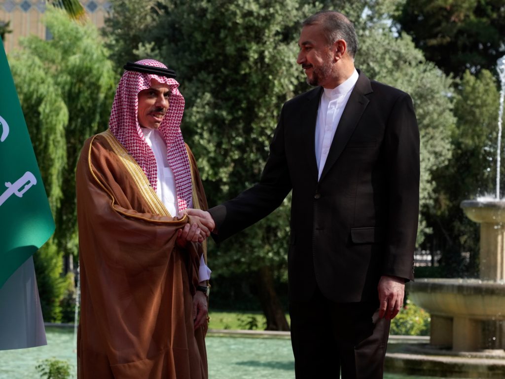 De ministers van Buitenlandse Zaken van Saoedi-Arabië en Iran ontmoeten elkaar in Teheran te midden van verbeterde betrekkingen |  Politiek nieuws