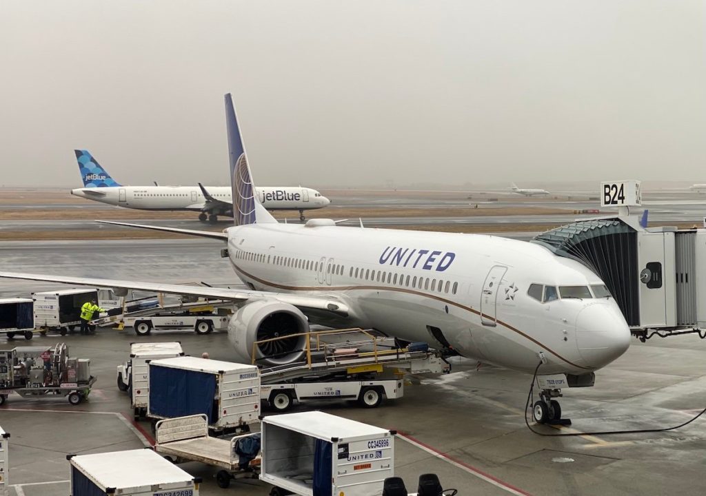 Angry United Pilot Calls Out SFO ATC Over Go Arounds