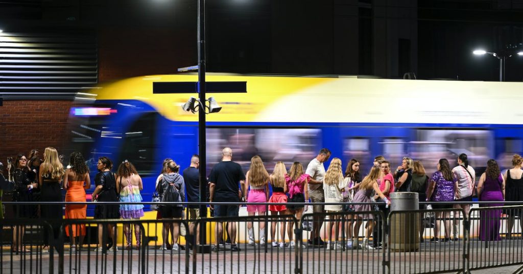 De uitgebreide lightraildienst van Metro Transit brengt duizenden Swifties naar huis