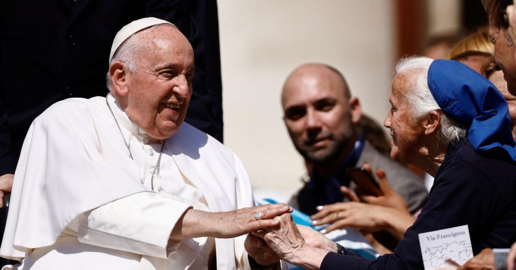 Paus Franciscus ligt in het ziekenhuis voor zijn tweede buikoperatie in twee jaar tijd