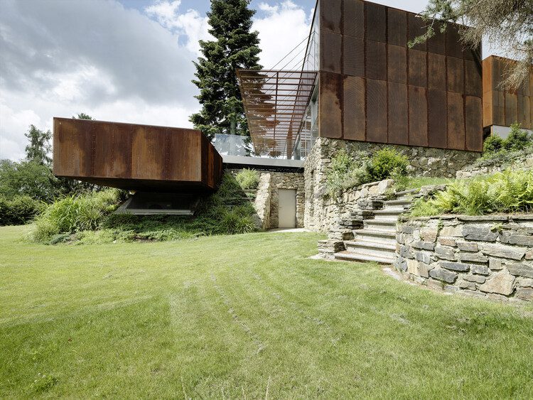 Gedeconstrueerd huis / INNOCAD Architecture - Exterieurfotografie, trappen, tuin