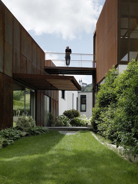 Gedeconstrueerd huis / INNOCAD Architecture - Exterieurfotografie, ramen, metselwerk, gevel, tuin, terras