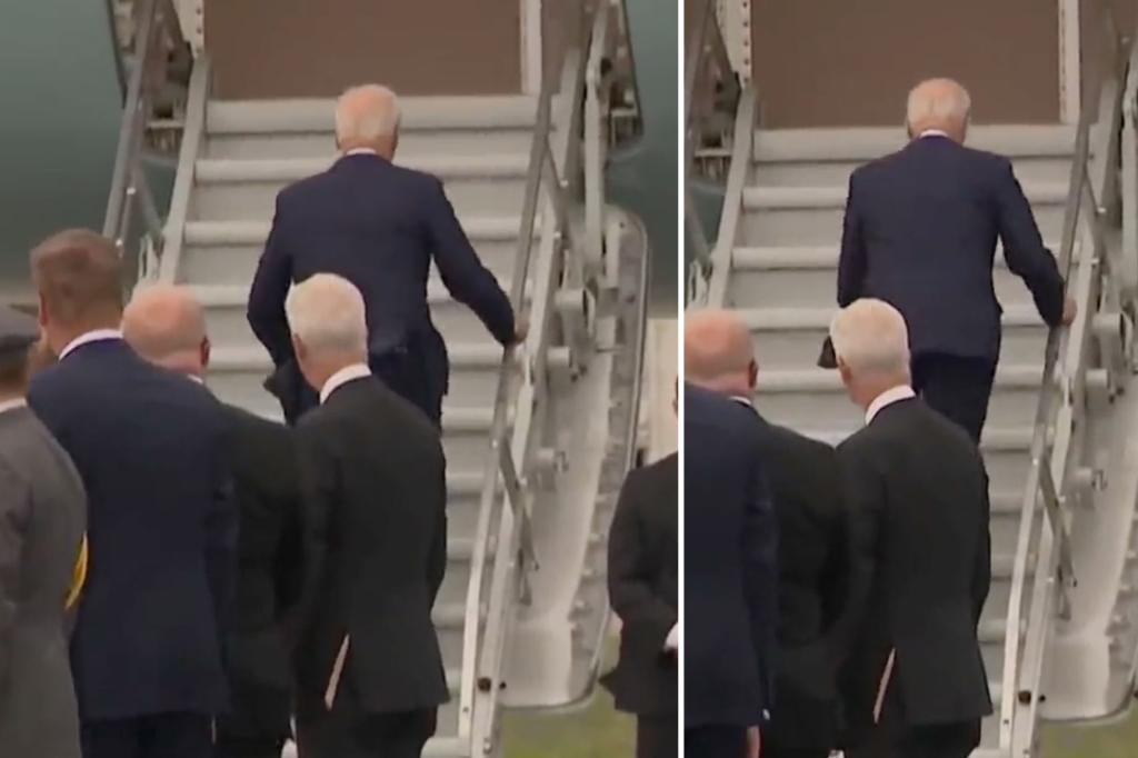 Biden struikelt over de kortere trap van de Air Force One
